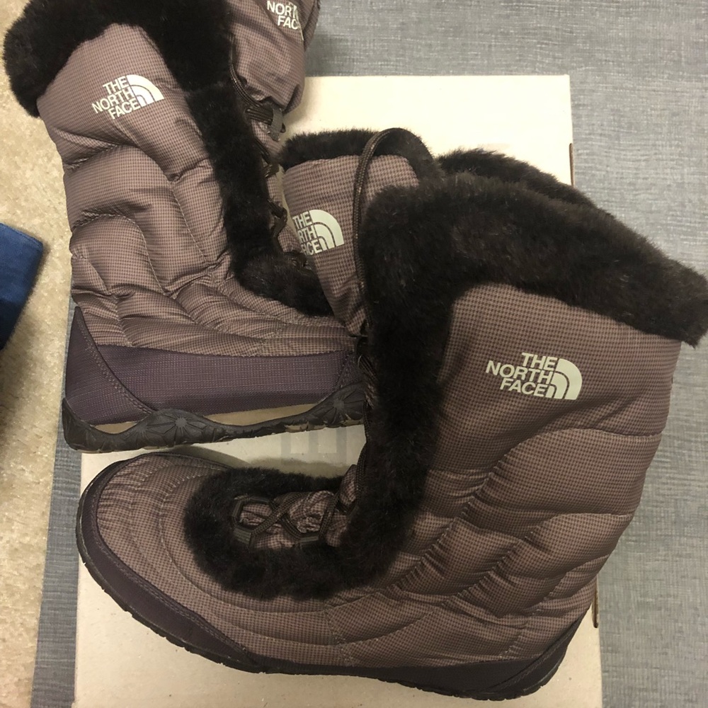 North Face brown winter boots with faux fur